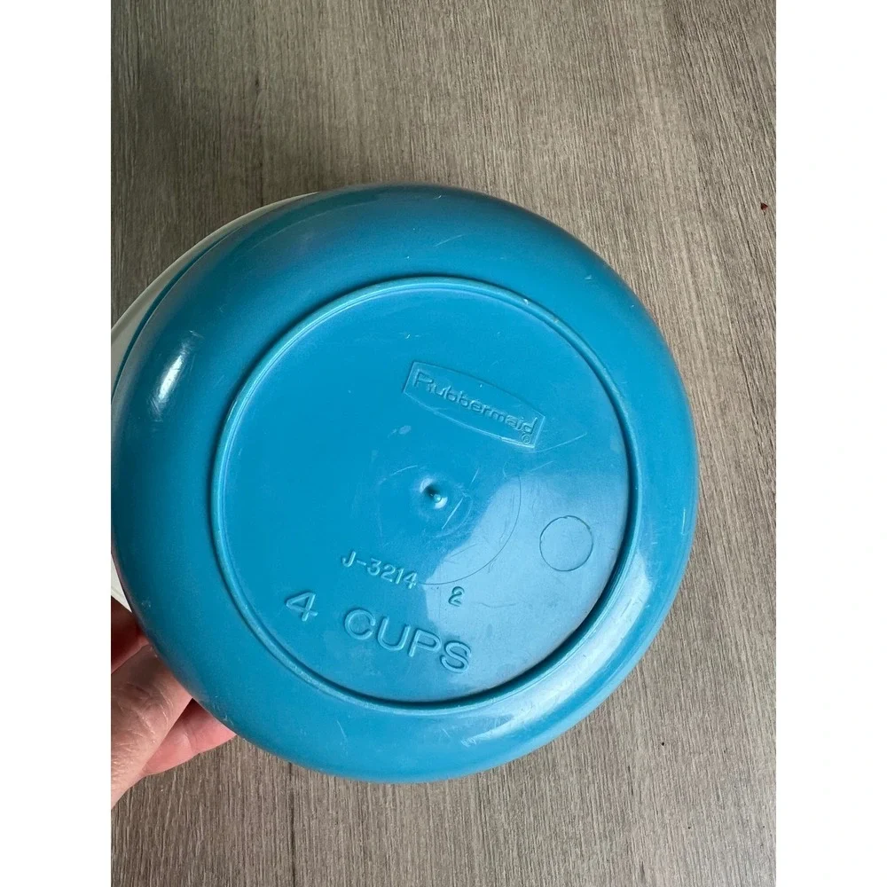 Vintage Rubbermaid Nesting Mixing Bowls with Lids Set of 4 Multicolor